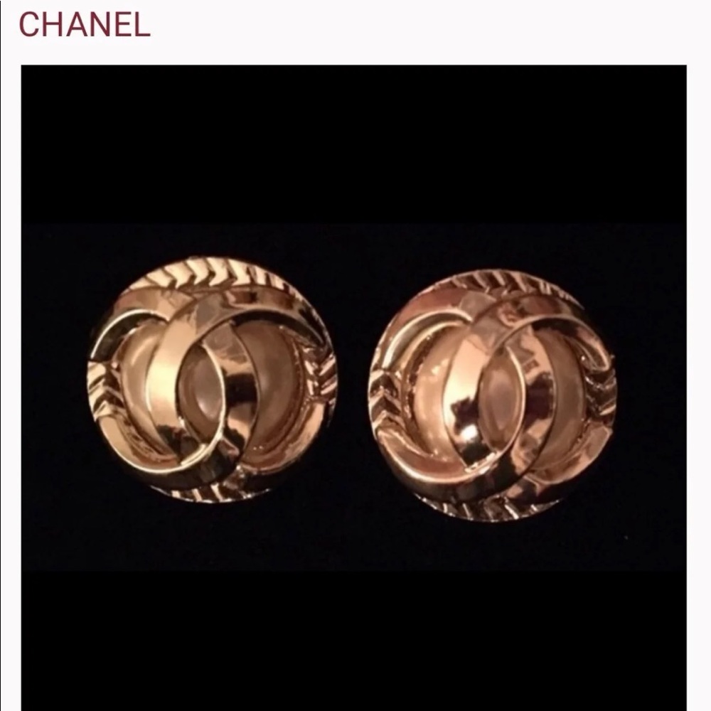 VINTAGE CHANEL CC BIG PEARL GOLD CLIP EARRINGS